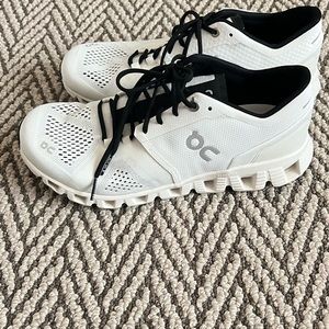 On Running Cloud white and black men shoes NEW